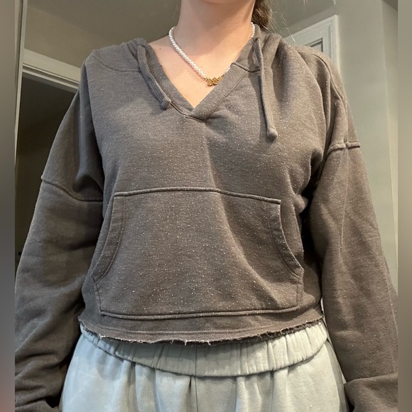 Gray cropped hoodie from lounge life (I think) size xs barely worn - Picture 4 of 5